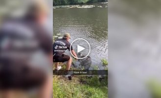 Рыбалка чуть не закончилась бедой: крючок вернулся к хозяину