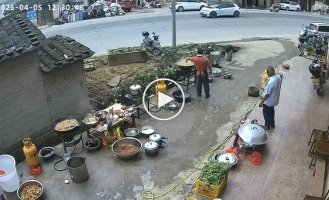 В Китае на уличной кухне взорвалась скороварка