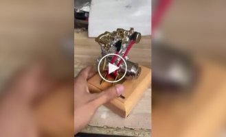 Золотые руки: невероятный миниатюрный двигатель мотоцикла