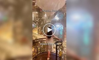 Библиотека со сказочной атмосферой