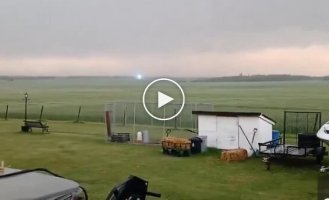 Ball lightning filmed in Canada