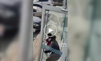 Решил не удалять зуб: мальчик устроил побег из стоматологического кабинета