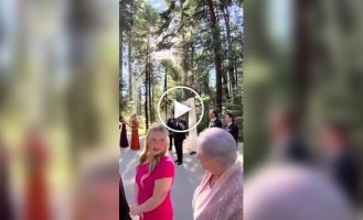 На свадьбе пожилая гостья получила вейпом по голове