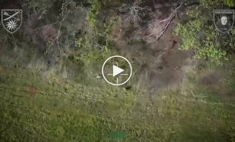 Russian shoots himself twice in the head with a machine gun on the battlefield