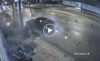 Угнанный автомобиль с детишками во время погони влетел в кафе