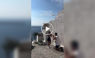 Туристы украсили собой романтичное видео