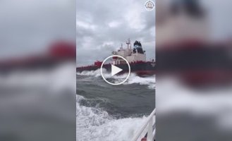 Морской десант в действии: Рискованный прыжок с борта судна