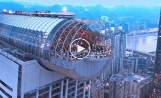 Качели на высоте 250 метров