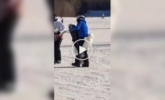 Chinese snowboarders use soft butt pads