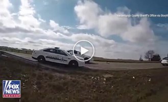 Мужчина украл грузовик с пивом и протаранил полицейскую машину