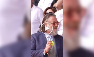 Рассел Кроу поймал теннисный мяч