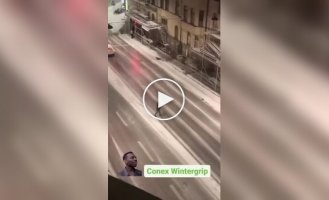 Slippery road in Berlin turned into a challenge for passersby