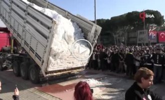 Turkish children who hadn't seen snow for 14 years had it unloaded from dump trucks