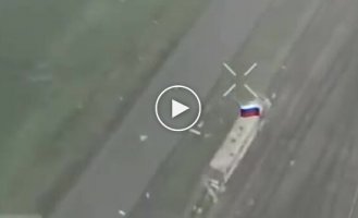Украинский дрон-камикадзе атакует бронепоезд армии РФ
