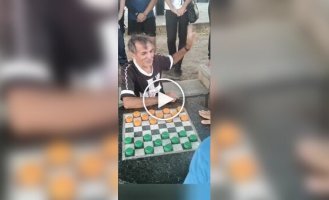 Невероятная партия в шашки
