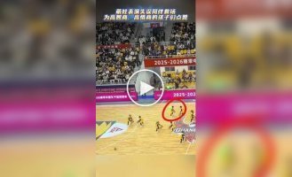 Мальчик помог своему товарищу по команде