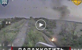 Бойцы 414-й бригады СБС сжигают автотехнику оккупантов
