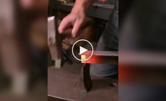 Мастер-кузнец создал милую вещицу для дочери