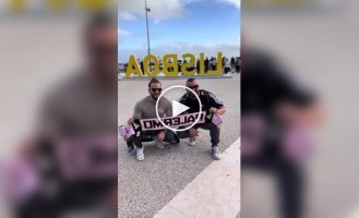 Итальянцы в Лиссабоне нашли идеальный способ обойти туристический ажиотаж