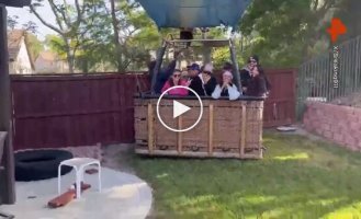 Воздушный шар приземлился на заднем дворе американца