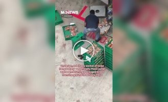 Сотрудника пекарни упрекнули за то, что он подобрал выпечку с земли