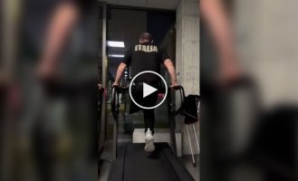 Итальянские паралимпийцы на беговой дорожке