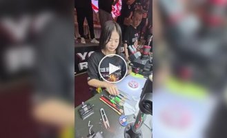 Девушка выиграла конкурс по ремонту процессоров