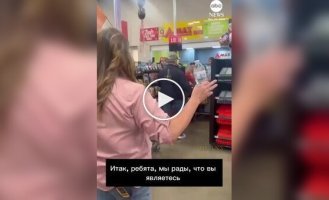 In Texas, shoppers were given free goods due to a glitch in the cash register system.