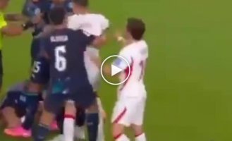 Футболист украл часы у судьи прямо посреди матча на Чемпионате мира по футболу