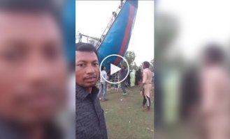 В Індії каруселі крутять вручну — без механізмів та електроживлення