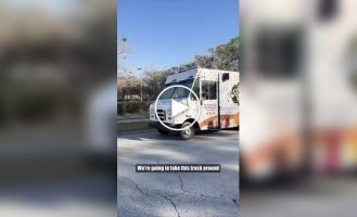 В США полицейские угостили детей мороженым за счет денег наркоторговцев