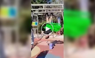 A Chinese resident sets an unusual world record