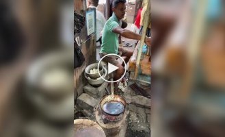 Street breakfast in India: cheap, Delicious and risky
