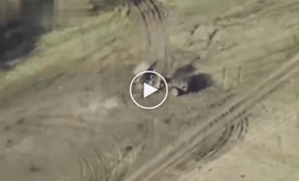 Детонация боекомплекта российской 122-мм РСЗО Град после атаки украинского дрона
