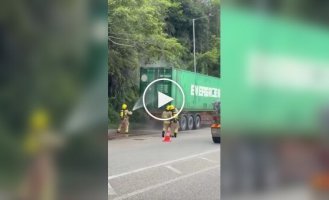 У Гонконгу спалахнула вантажівка з акумуляторами: стався вибух