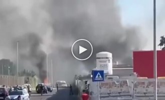 Explosion at gas station in Rome caught on video