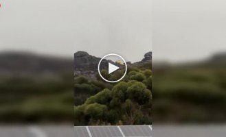 Вертолет потерпел крушение во время тушения пожара над Кейптауном