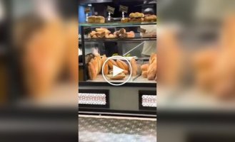 A rat caused chaos in a Parisian bakery
