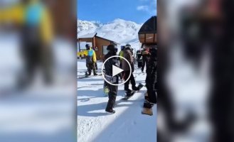 На горнолыжном курорте в Грузии мужчина толкнул туриста из-за куртки