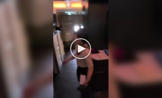 Гостиная, спальня и душ на борту A380