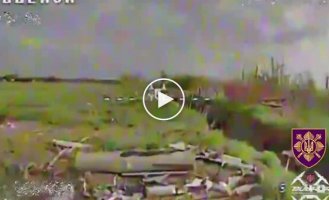 Бойцы Президентской бригады сбросами с дронов разрушают блиндажи оккупантов