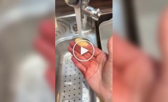 Fingers The hands of a person suffering from Raynaud's syndrome