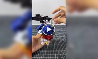 Робот із канцелярських скріпок