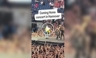 Judas Priest lead singer Halford took the stage with a Ukrainian flag