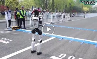 Эффектная поломка робота в Китае