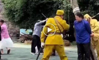 Зритель напал на актера во время живого представления