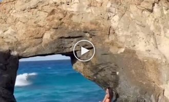 A wave swept away a Chinese tourist