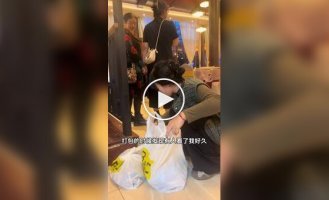 Китаянка с социальной тревожностью спасла 120 кошек, собирая остатки еды со свадеб