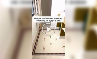 Creative floor: unusual mosaic in the bathroom