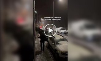 Молдавский курьер против гололеда